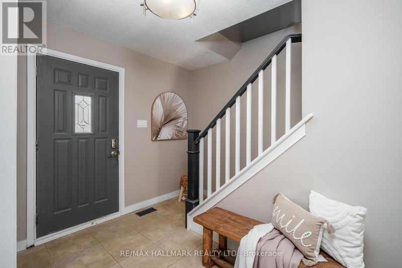 583 Elliott Crescent  Milton (Dorset Park), L9T3G5 | Image 3