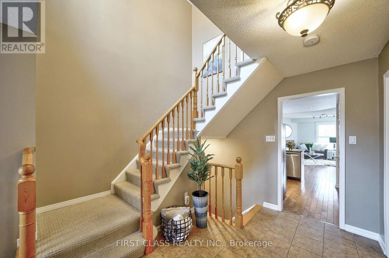 5609 Taw Avenue  Mississauga (East Credit), L5V1W4 | Image 3