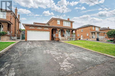 5 Lorne Bruce Drive  Toronto (Rustic), M6L2G7 | Image 1