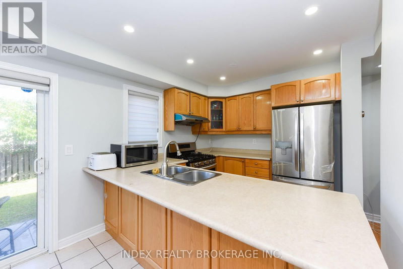 51 Heartview Road  Brampton (Sandringham-Wellington), L6Z0C7 | Image 10