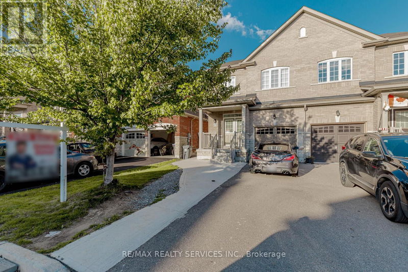 20 Blackberry Valley Crescent  Caledon, L7C3Z7 | Image 2