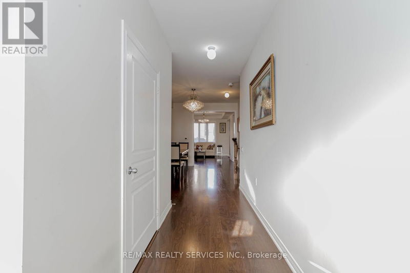 20 Blackberry Valley Crescent  Caledon, L7C3Z7 | Image 6