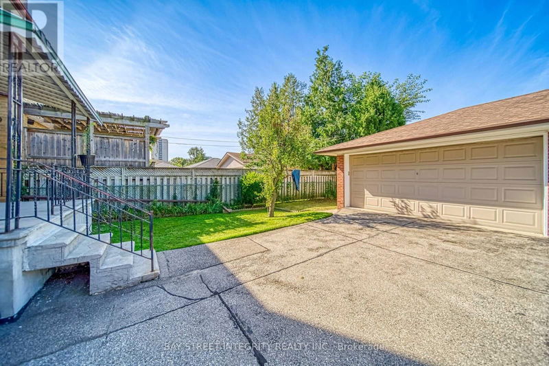 12 Martini Drive  Toronto (Brookhaven-Amesbury), M6M4X5 | Image 25