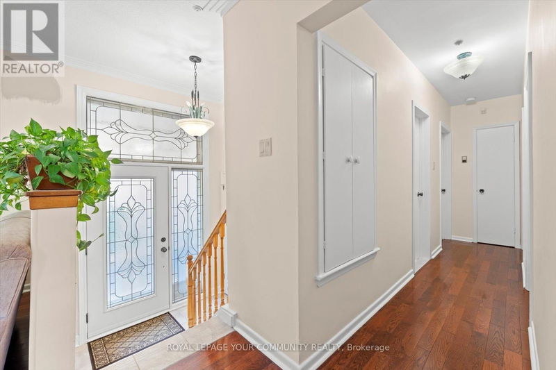 34 Alhart Drive  Toronto (Thistletown-Beaumonde Heights), M9V2N2 | Image 11