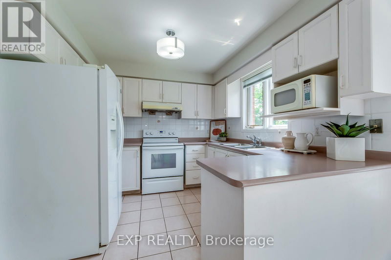 4208 Sagebrush Trail  Mississauga (Creditview), L5C4S1 | Image 8