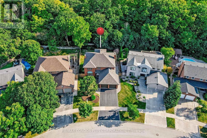 1379 Golden Meadow Trail  Oakville (Iroquois Ridge South), L6H3H1 | Image 2