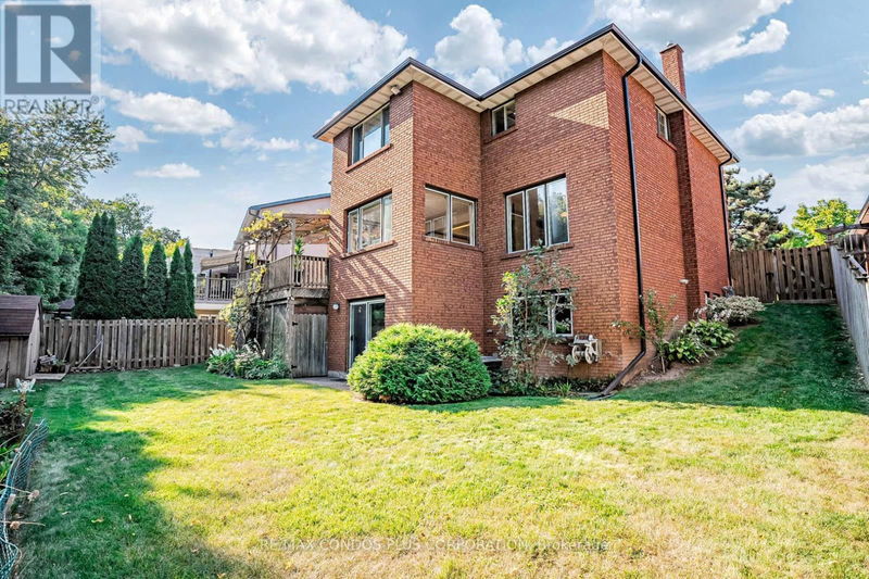 1379 Golden Meadow Trail  Oakville (Iroquois Ridge South), L6H3H1 | Image 6