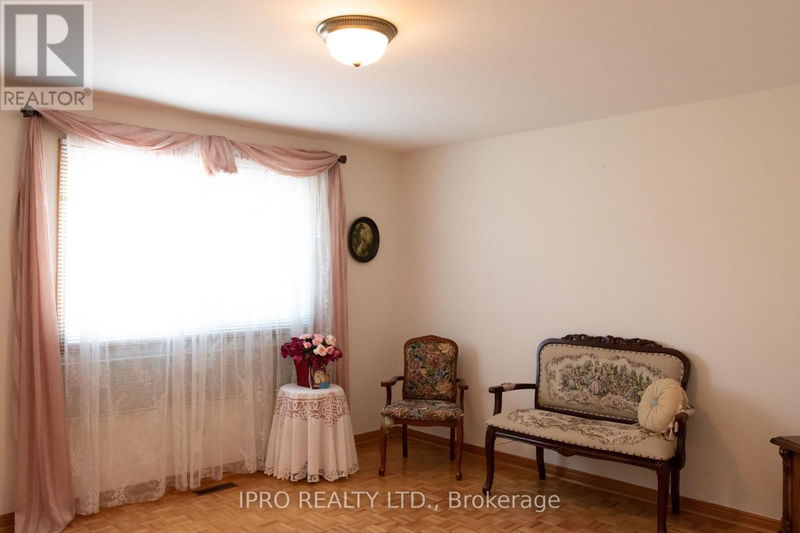 646 Bookham Crescent  Mississauga (Rathwood), L4Z1T9 | Image 6