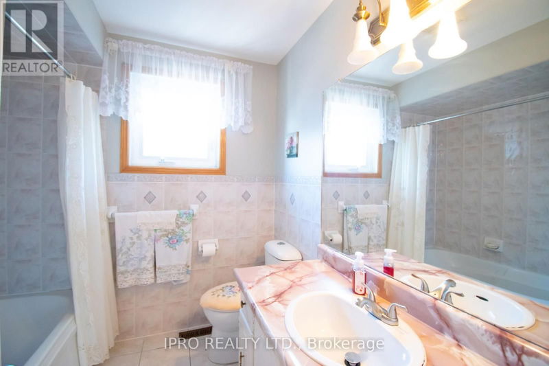 646 Bookham Crescent  Mississauga (Rathwood), L4Z1T9 | Image 7