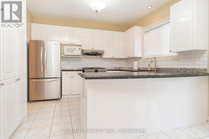 30 Rushbrook Drive  Brampton (Vales of Castlemore), L6P1E4 | Image 13