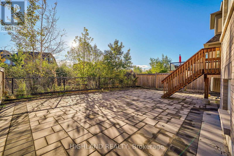 3163 Carding Mill Trail  Oakville, L6M1L3 | Image 3