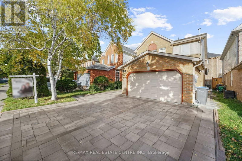 33 Trammell Lane  Brampton (Fletcher's West), L6Y4J3 | Image 2