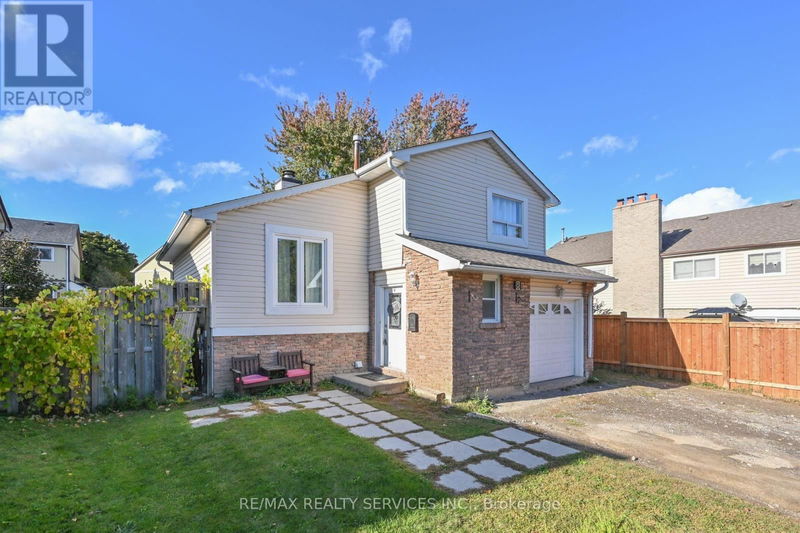 8 Mount Pleasant Drive  Brampton (Heart Lake East), L6Z1J9 | Image 2