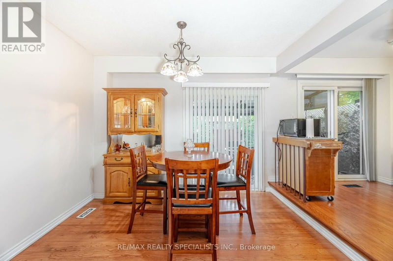 6017 Chidham Crescent  Mississauga (Meadowvale), L5N2R8 | Image 11