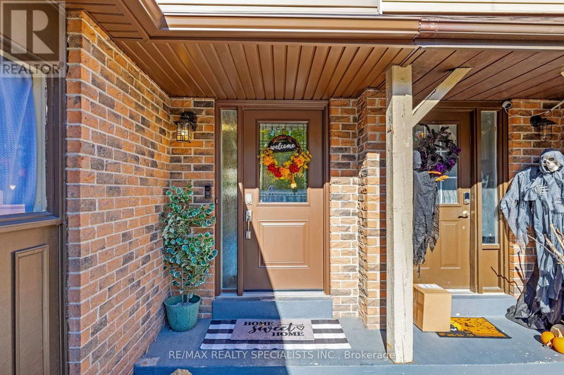 881 LAURIER Avenue  Milton (Timberlea), L9T4H4 | Image 3