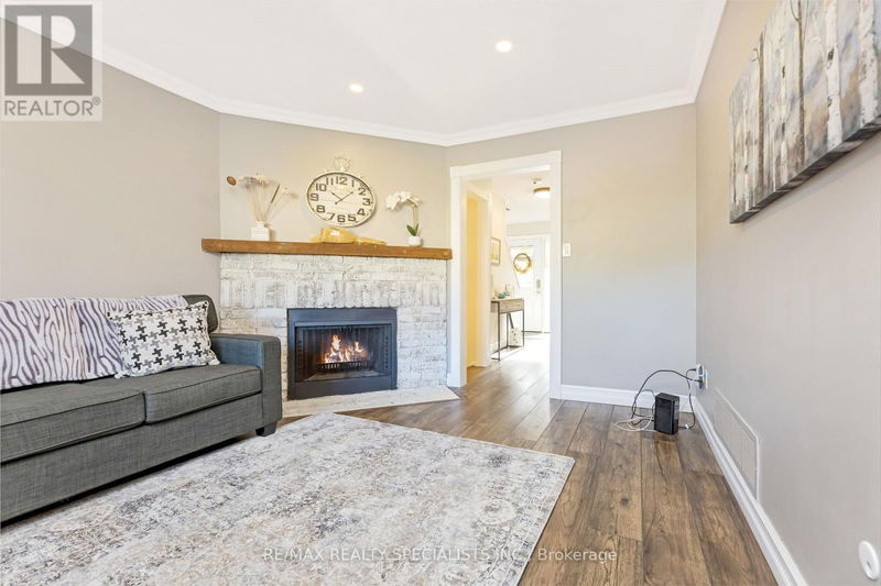 881 LAURIER Avenue  Milton (Timberlea), L9T4H4 | Image 6