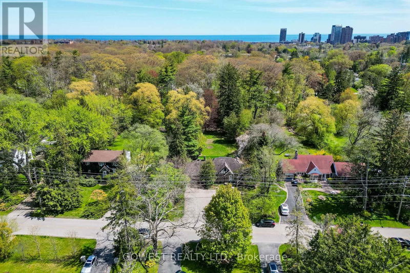 62 Pinewood Trail  Mississauga (Mineola), L5G2L1 | Image 1