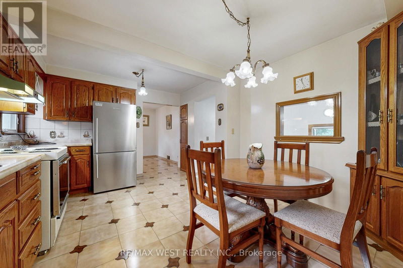 60 Parkchester Road  Toronto (Brookhaven-Amesbury), M6M2S2 | Image 13