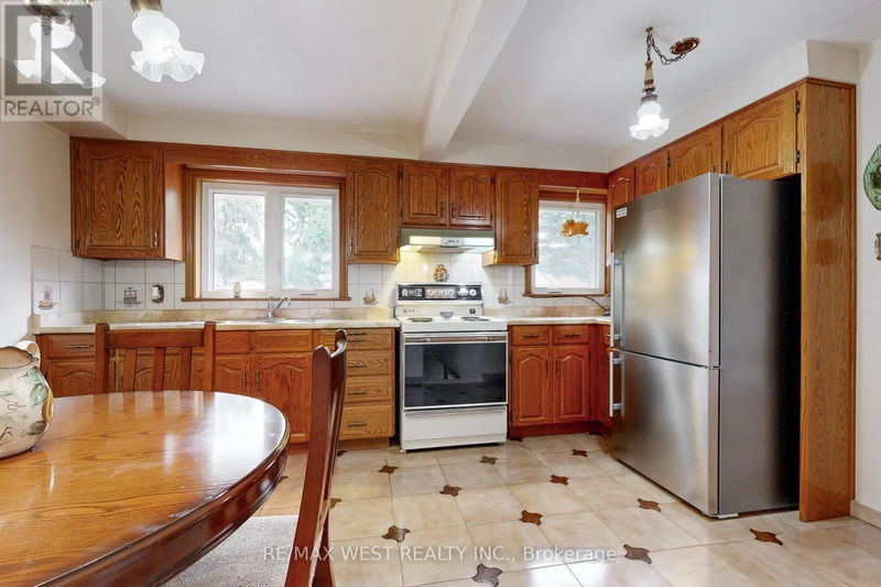 60 Parkchester Road  Toronto (Brookhaven-Amesbury), M6M2S2 | Image 15