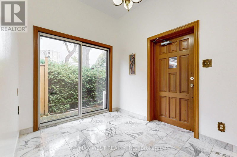 60 Parkchester Road  Toronto (Brookhaven-Amesbury), M6M2S2 | Image 21