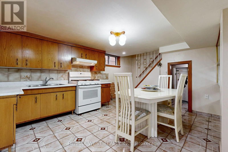 60 Parkchester Road  Toronto (Brookhaven-Amesbury), M6M2S2 | Image 27