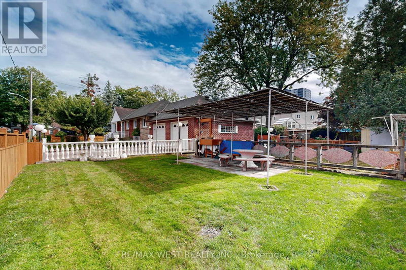 60 Parkchester Road  Toronto (Brookhaven-Amesbury), M6M2S2 | Image 35