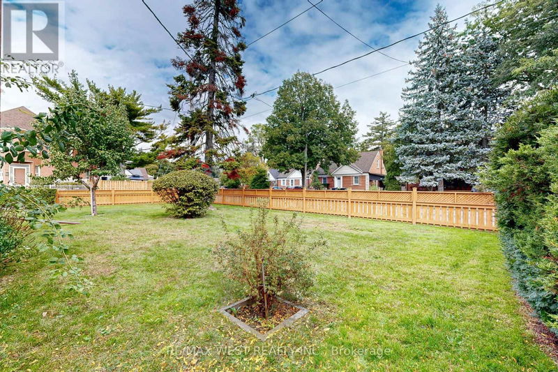 60 Parkchester Road  Toronto (Brookhaven-Amesbury), M6M2S2 | Image 36