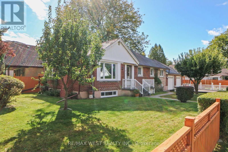 60 Parkchester Road  Toronto (Brookhaven-Amesbury), M6M2S2 | Image 4