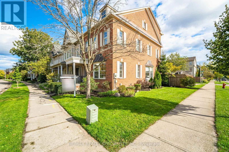 202 Littlewood Drive  Oakville (Uptown Core), L6H6T6 | Image 2