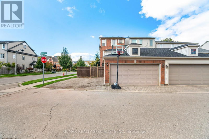 202 Littlewood Drive  Oakville (Uptown Core), L6H6T6 | Image 40