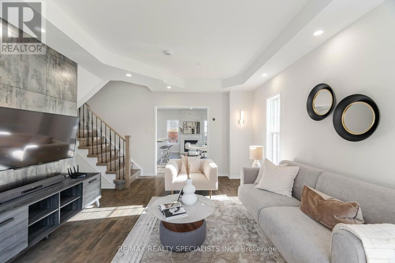 202 Littlewood Drive  Oakville (Uptown Core), L6H6T6 | Image 8