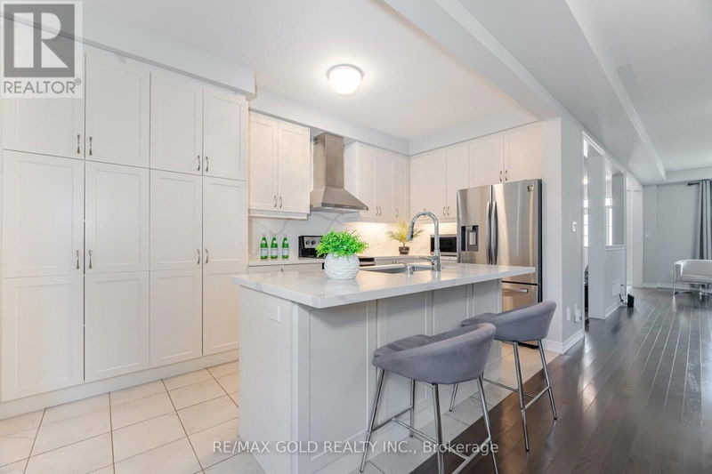 83 Yellowknife Road  Brampton (Sandringham-Wellington North), L6R3Z3 | Image 6