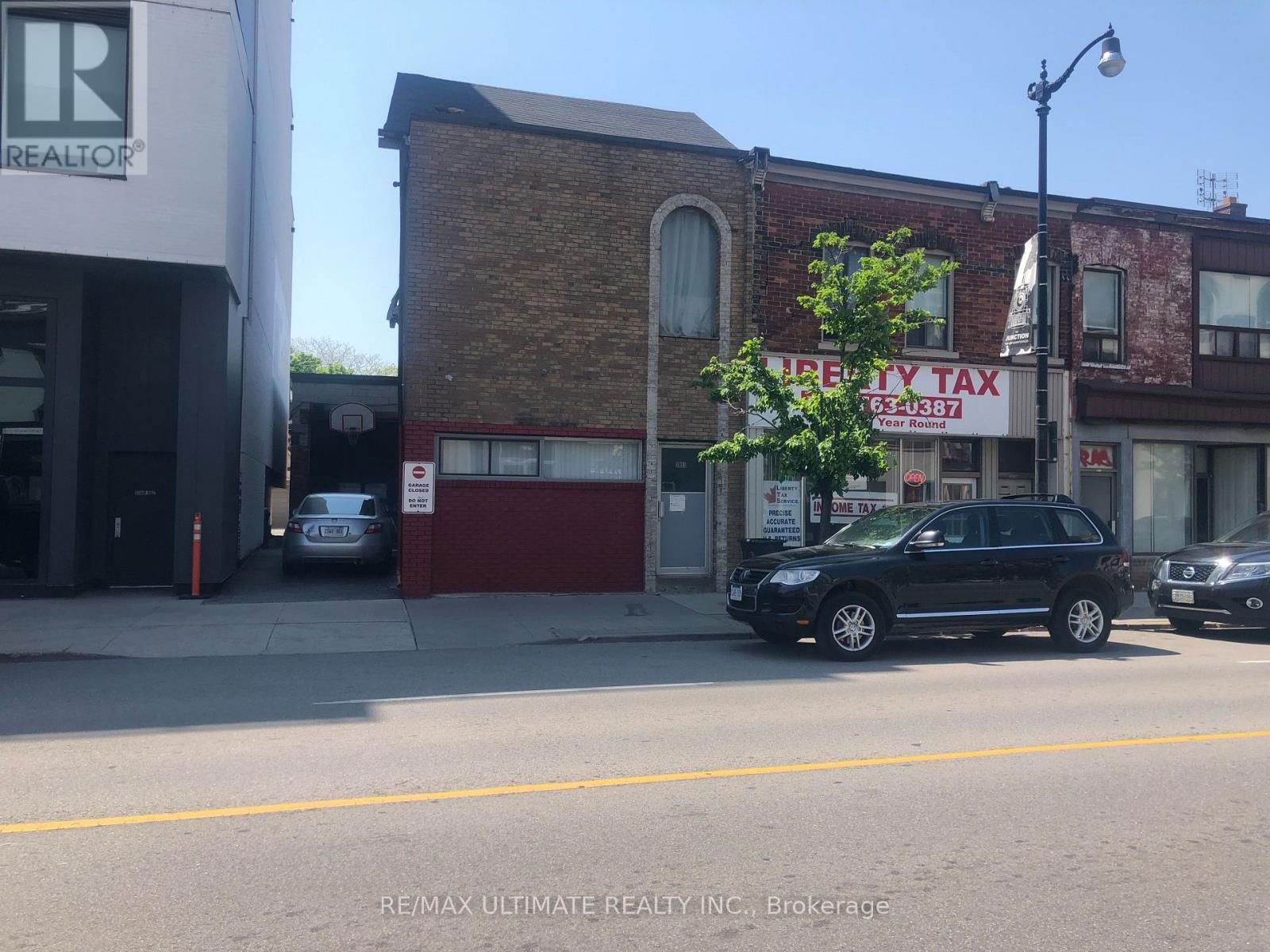 2813 DUNDAS STREET W Image 1