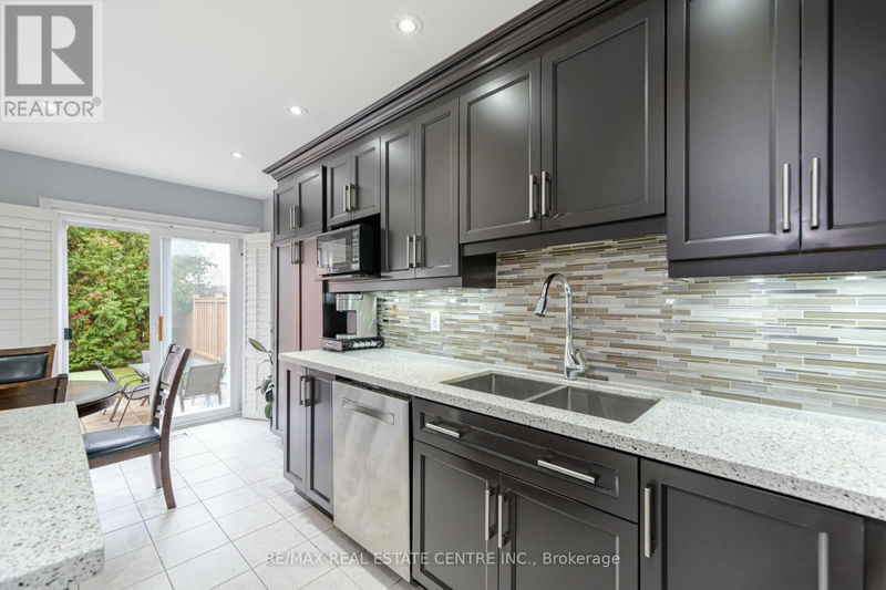 5574 Taw Avenue  Mississauga (East Credit), L5V2B1 | Image 7