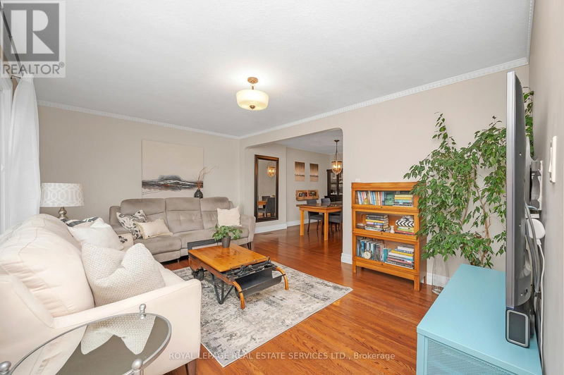 46 Castlebar Road  Toronto (Stonegate-Queensway), M8Z2J6 | Image 3