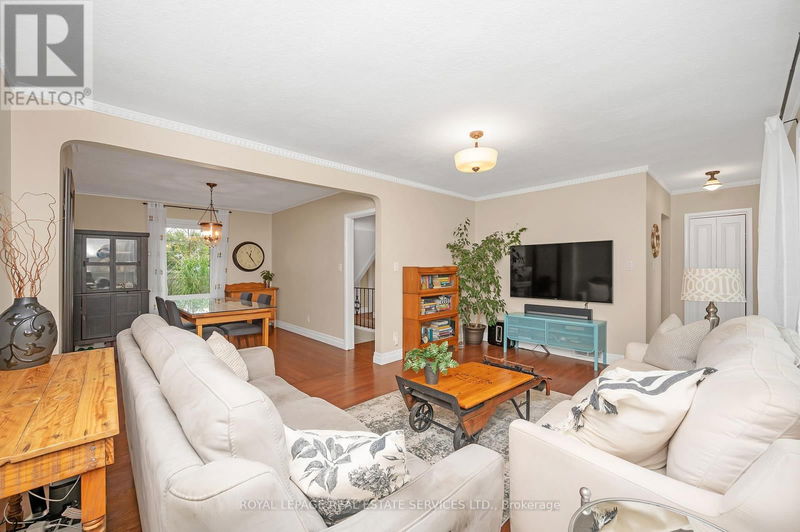 46 Castlebar Road  Toronto (Stonegate-Queensway), M8Z2J6 | Image 4