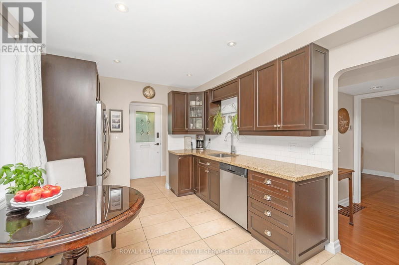 46 Castlebar Road  Toronto (Stonegate-Queensway), M8Z2J6 | Image 7