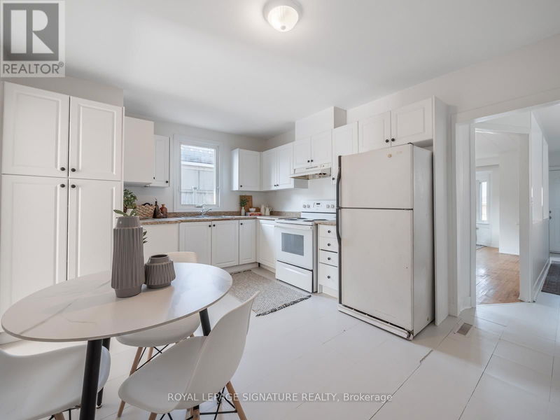 323 Gilbert Avenue South Toronto (Caledonia-Fairbank), M6E4W9 | Image 10