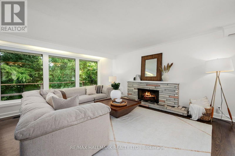 71 Riverwood Parkway  Toronto (Stonegate-Queensway), M8Y4E4 | Image 3