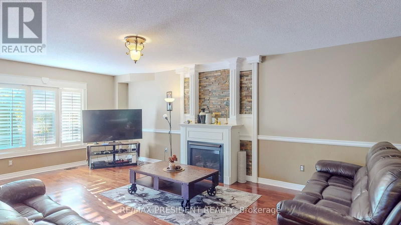 36 Clarion Road  Brampton (Fletcher's Meadow), L7A3T5 | Image 4