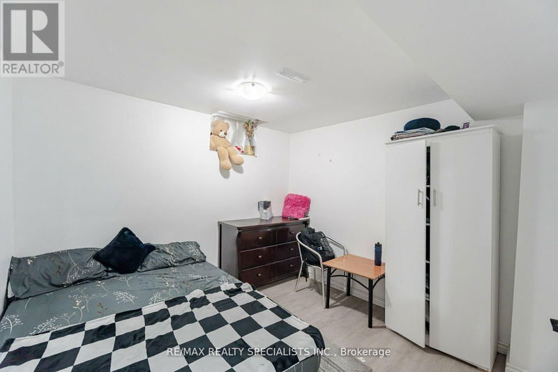 28 Meadow Bush Court  Brampton (Central Park), L6S5B6 | Image 32