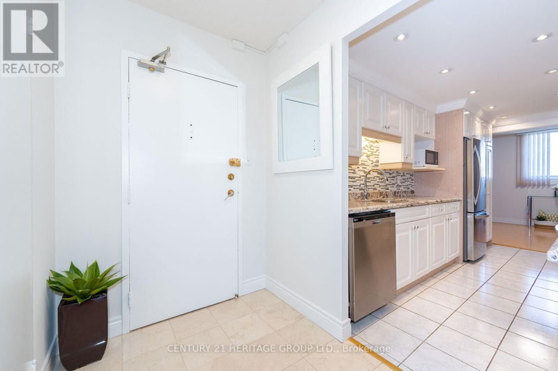  1703 - 812 Burnhamthorpe Road  Toronto (Markland Wood), M9C4W1 | Image 5