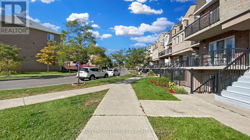  2027 - 3031 Finch Avenue West Toronto (Humbermede), M9M0A3 | Image 22