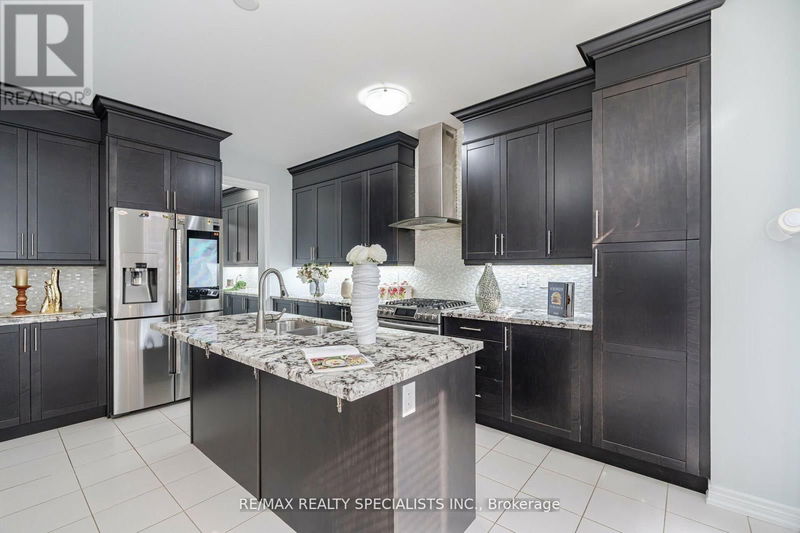 29 Ezra Crescent  Brampton (Northwest Brampton), L7A5A6 | Image 9