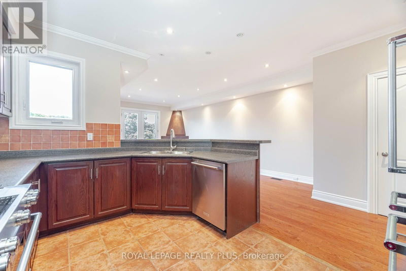 524 Lumberton Crescent  Mississauga (Hurontario), L4Z3Z7 | Image 13