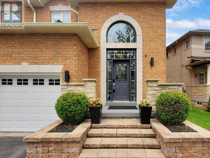 2211 Stratus Drive  Oakville (West Oak Trails), L6M4W5 | Image 2