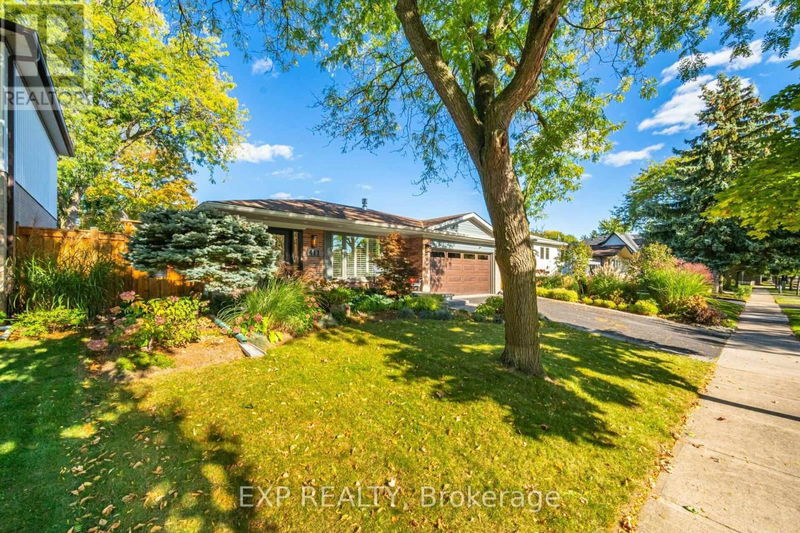 411 Sunset Drive  Oakville (Bronte West), L6L3N3 | Image 3