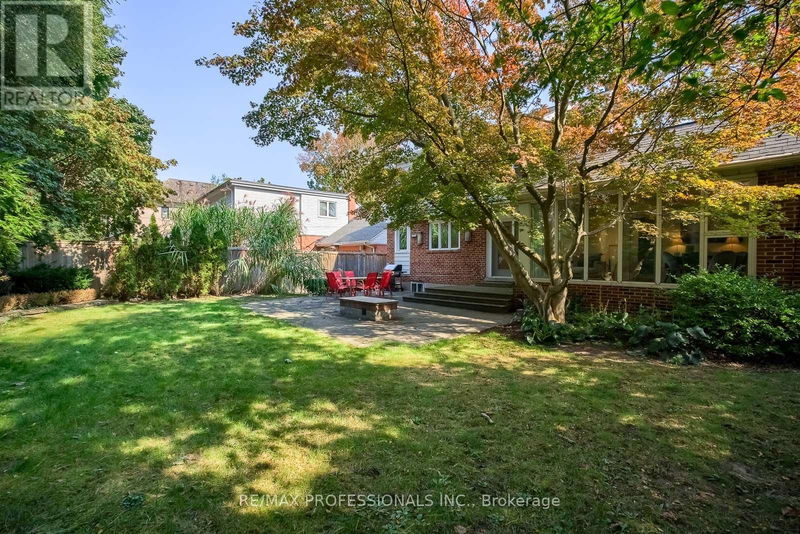 8 Edgevalley Drive  Toronto (Edenbridge-Humber Valley), M9A4N7 | Image 30