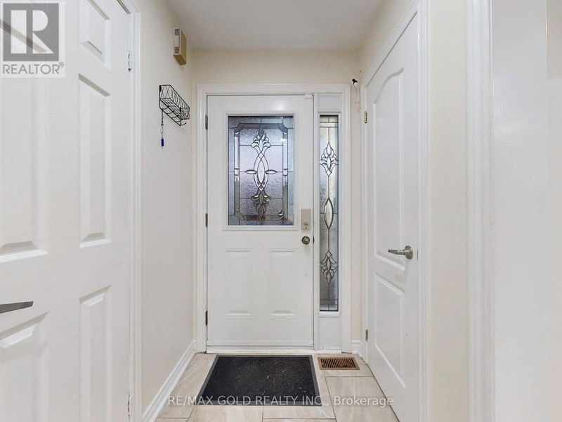 15 Pressed Brick Drive  Brampton (Brampton North), L6V4K8 | Image 10