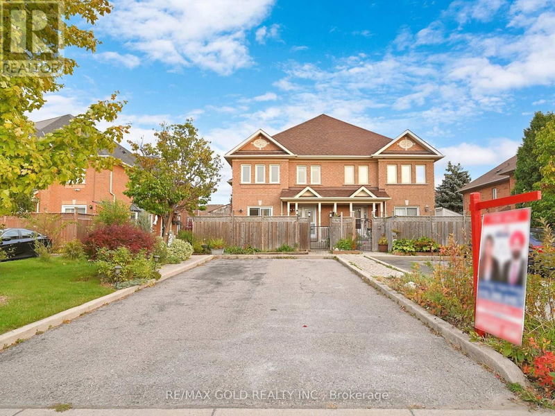 15 Pressed Brick Drive  Brampton (Brampton North), L6V4K8 | Image 2